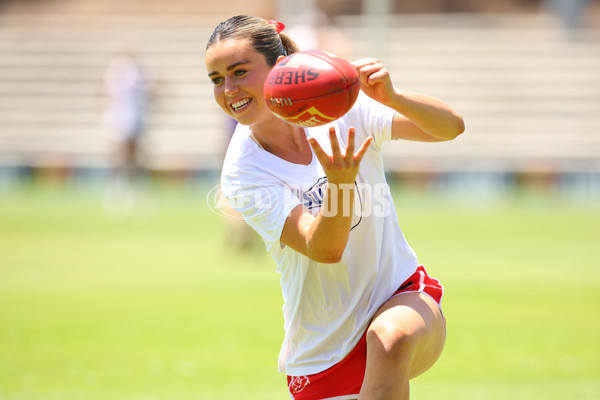 AFLW 2023 Round 10 - Fremantle v Sydney - A-45024697