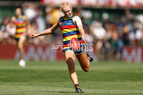 AFLW 2023 First Qualifying Final - Adelaide v Brisbane - A-45061485