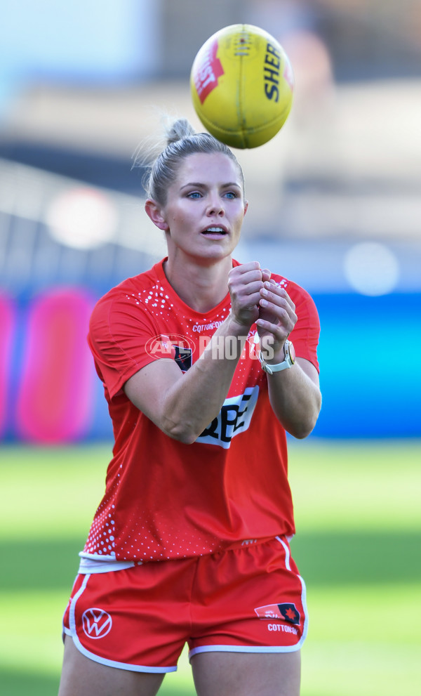 AFLW 2023 First Semi Final - Adelaide v Sydney - A-45106682