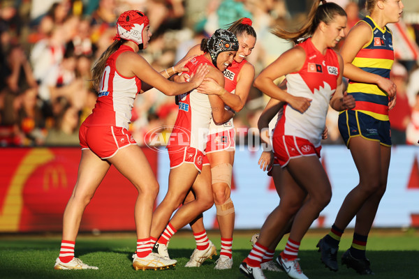 AFLW 2023 First Semi Final - Adelaide v Sydney - A-45107382