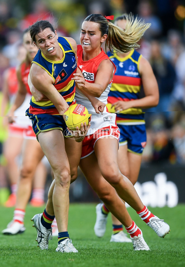 AFLW 2023 First Semi Final - Adelaide v Sydney - A-45107407