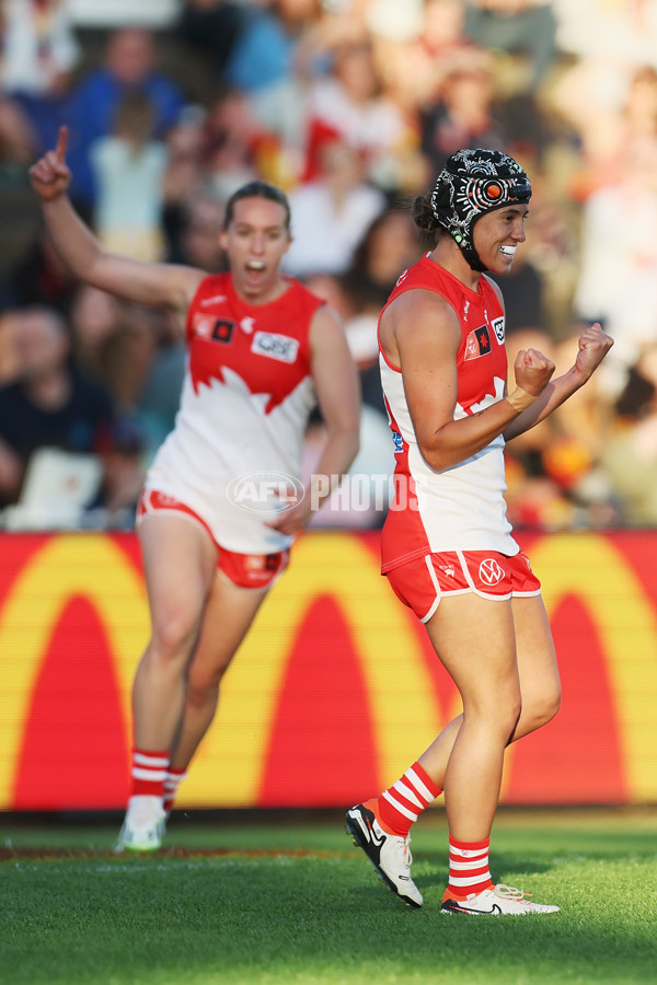 AFLW 2023 First Semi Final - Adelaide v Sydney - A-45110949