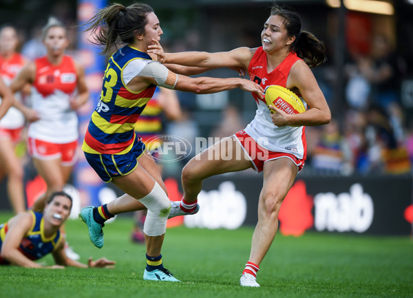 AFLW 2023 First Semi Final - Adelaide v Sydney - A-45110981