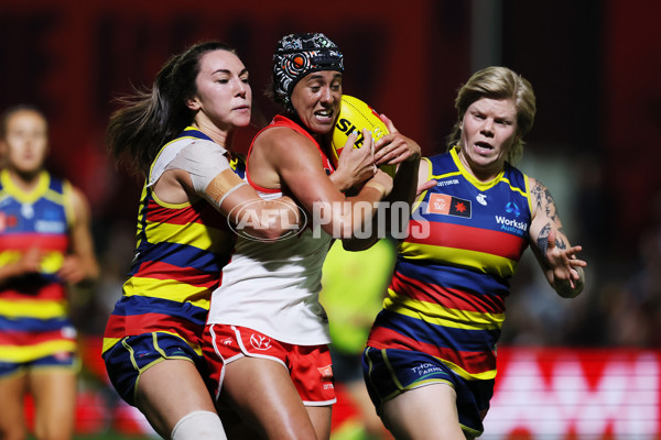 AFLW 2023 First Semi Final - Adelaide v Sydney - A-45111019