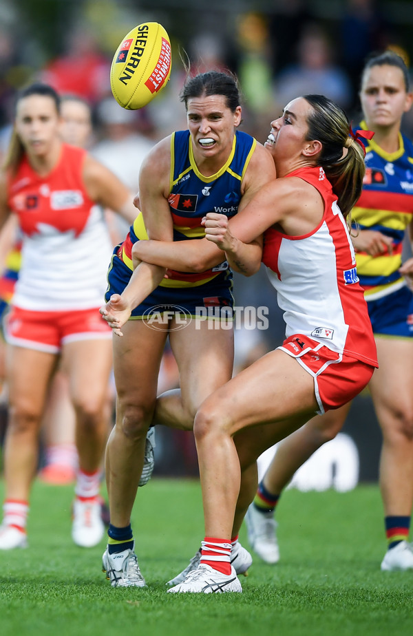 AFLW 2023 First Semi Final - Adelaide v Sydney - A-45112156