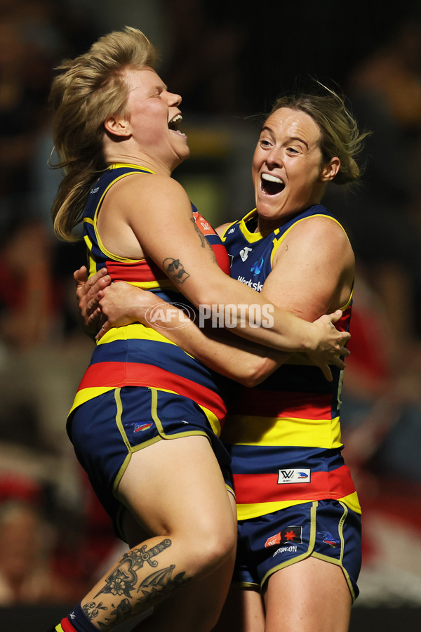 AFLW 2023 First Semi Final - Adelaide v Sydney - A-45112205