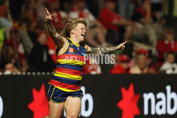 AFLW 2023 First Semi Final - Adelaide v Sydney - A-45112206