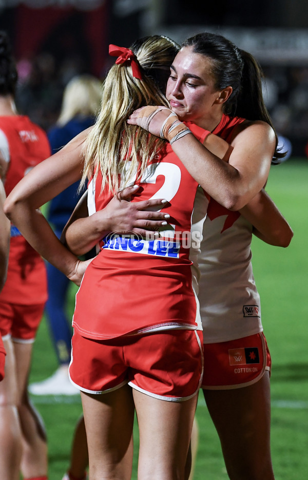 AFLW 2023 First Semi Final - Adelaide v Sydney - A-45112211