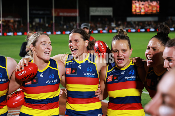 AFLW 2023 First Semi Final - Adelaide v Sydney - A-45112214