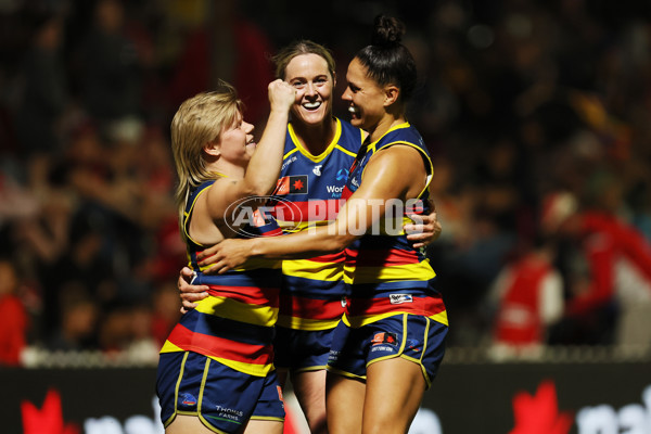 AFLW 2023 First Semi Final - Adelaide v Sydney - A-45112224