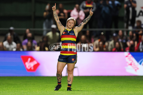 AFLW 2023 First Semi Final - Adelaide v Sydney - A-45112232