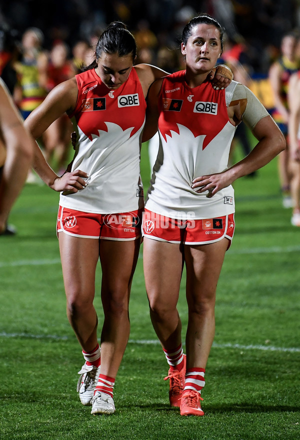 AFLW 2023 First Semi Final - Adelaide v Sydney - A-45112237