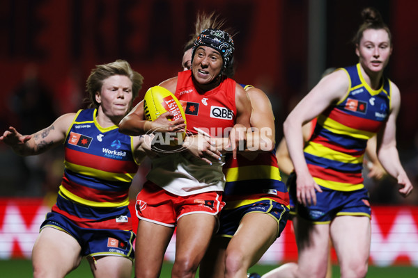 AFLW 2023 First Semi Final - Adelaide v Sydney - A-45112242