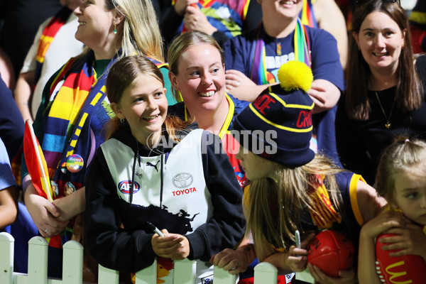 AFLW 2023 First Semi Final - Adelaide v Sydney - A-45112251