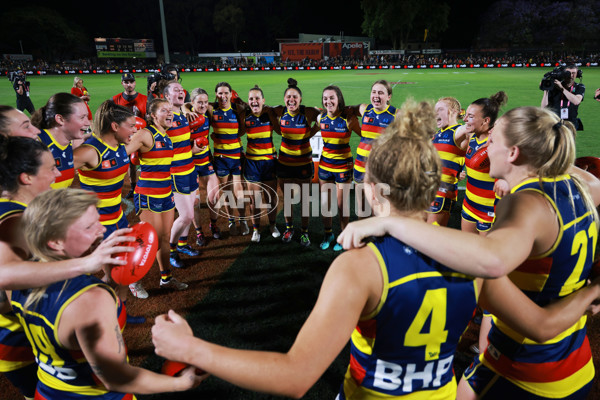 AFLW 2023 First Semi Final - Adelaide v Sydney - A-45113678