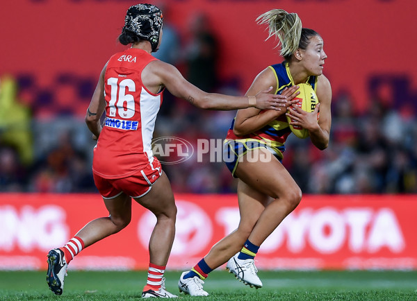 AFLW 2023 First Semi Final - Adelaide v Sydney - A-45113728