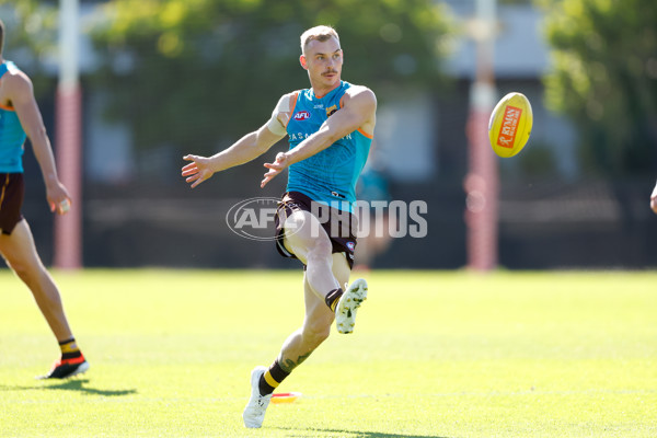 AFL 2024 Training - Hawthorn 210423 - A-46589145