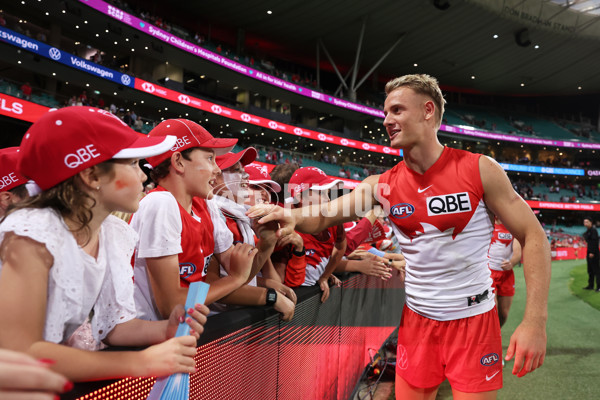 AFL 2024 Round 02 - Sydney v Essendon - A-46659303