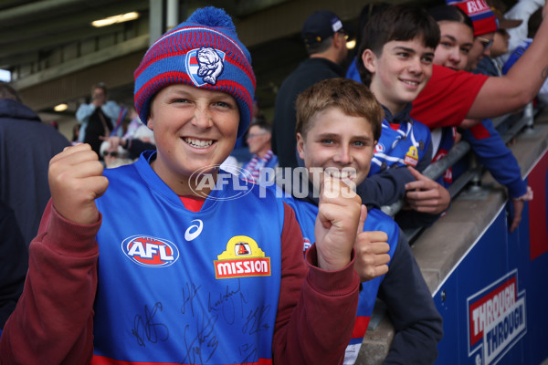 AFL 2024 Round 02 - Western Bulldogs v Gold Coast - A-46661940