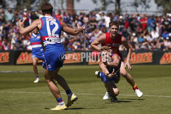 AFL 2024 Round 02 - Western Bulldogs v Gold Coast - A-46663928