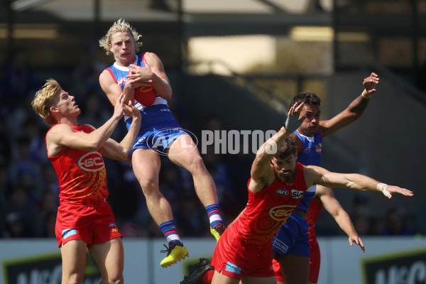 AFL 2024 Round 02 - Western Bulldogs v Gold Coast - A-46664654