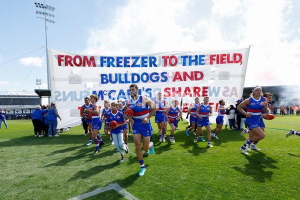 AFL 2024 Round 02 - Western Bulldogs v Gold Coast - A-46674456