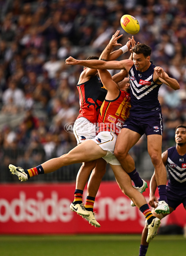 AFL 2024 Round 03 - Fremantle v Adelaide - A-46766378