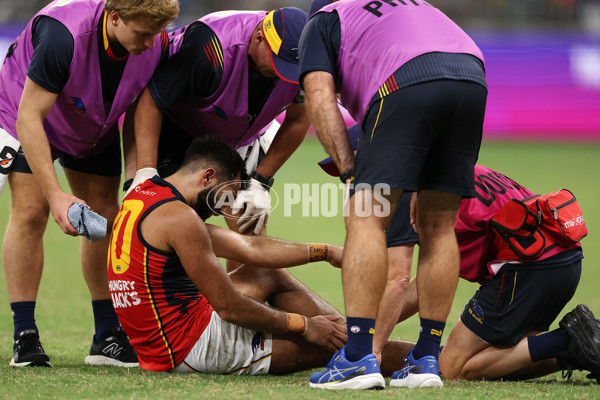 AFL 2024 Round 03 - Fremantle v Adelaide - A-46771580