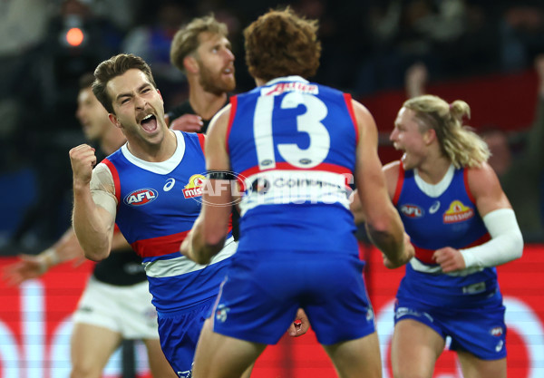 AFL 2024 Round 05 - Western Bulldogs v Essendon - A-47152822