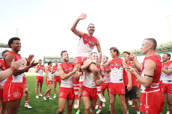 AFL 2024 Round 06 - Sydney v Gold Coast - A-47405056