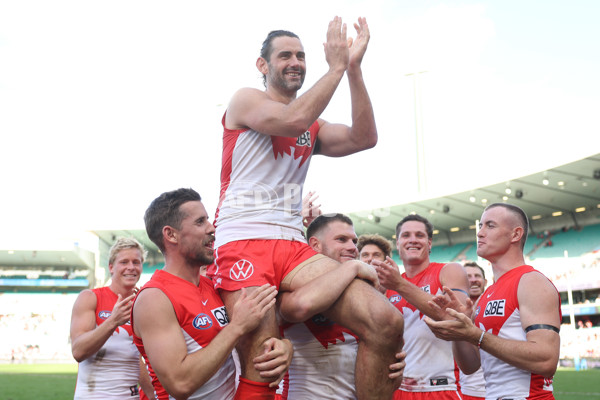 AFL 2024 Round 06 - Sydney v Gold Coast - A-47405456