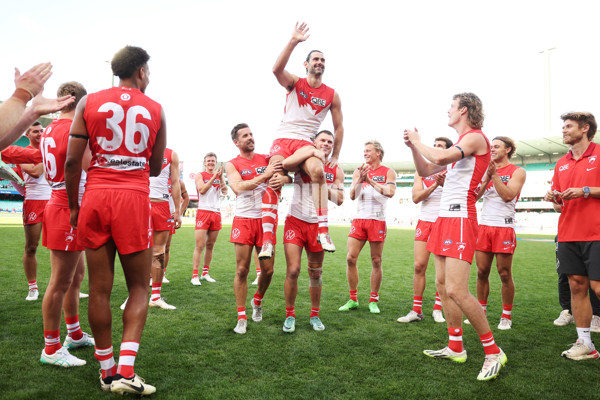 AFL 2024 Round 06 - Sydney v Gold Coast - A-47407894