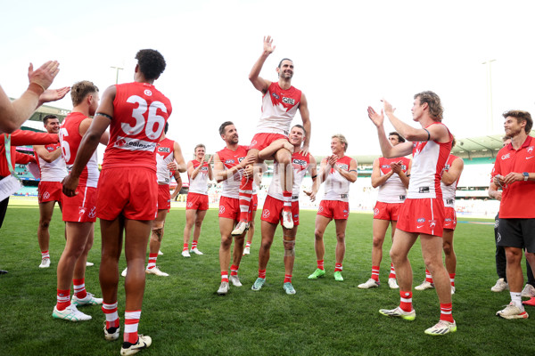 AFL 2024 Round 06 - Sydney v Gold Coast - A-47407895