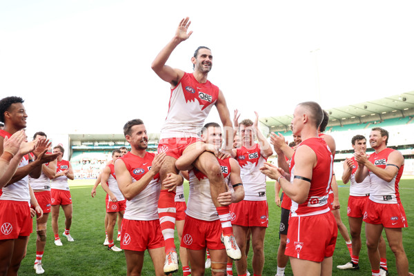 AFL 2024 Round 06 - Sydney v Gold Coast - A-47408190