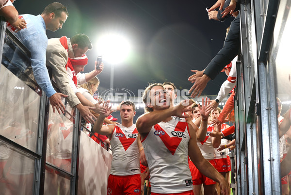 AFL 2024 Round 07 - Hawthorn v Sydney - A-48262782