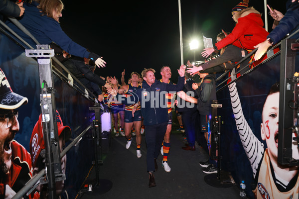 AFL 2024 Round 08 - Adelaide v Port Adelaide - A-48657357