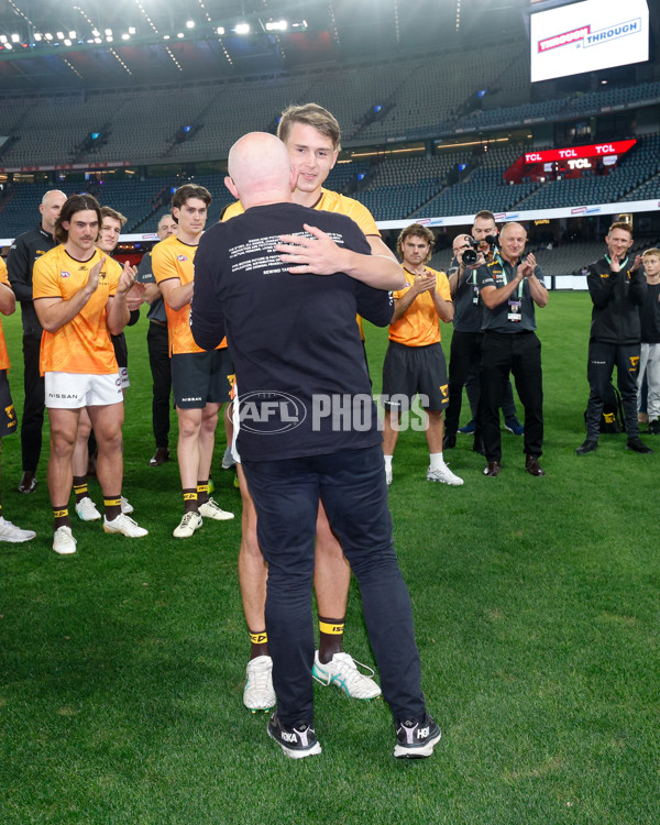 AFL 2024 Round 08 - Western Bulldogs v Hawthorn - A-48763039