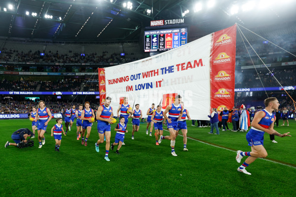AFL 2024 Round 08 - Western Bulldogs v Hawthorn - A-48771245