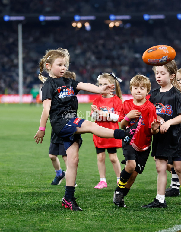 AFL 2024 Round 09 - Geelong v Port Adelaide - A-49077498