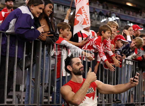 AFL 2024 Round 09 - Fremantle v Sydney - A-49094983