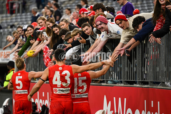 AFL 2024 Round 09 - Fremantle v Sydney - A-49094987