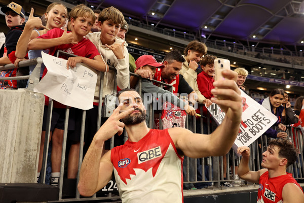 AFL 2024 Round 09 - Fremantle v Sydney - A-49095260