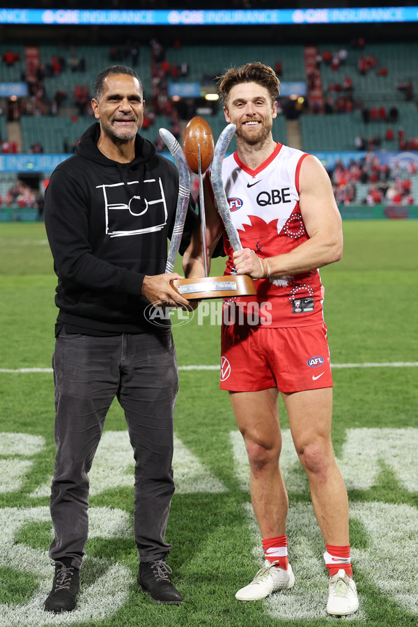 AFL 2024 Round 10 - Sydney v Carlton - A-49452543