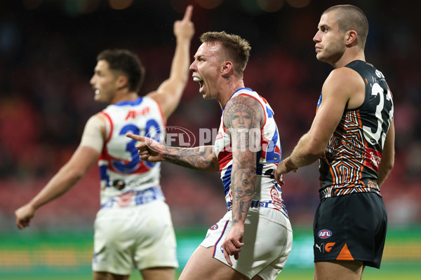 AFL 2024 Round 10 - GWS v Western Bulldogs - A-49465554