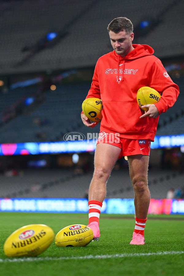 AFL 2024 Round 11 - Western Bulldogs v Sydney - A-49608154