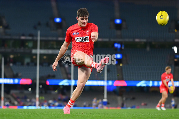 AFL 2024 Round 11 - Western Bulldogs v Sydney - A-49613321