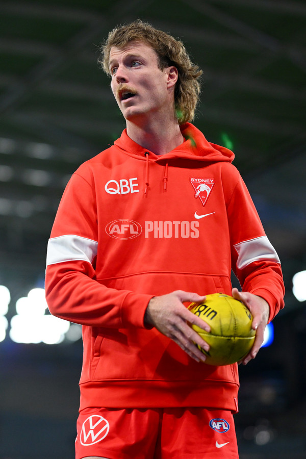 AFL 2024 Round 11 - Western Bulldogs v Sydney - A-49613328