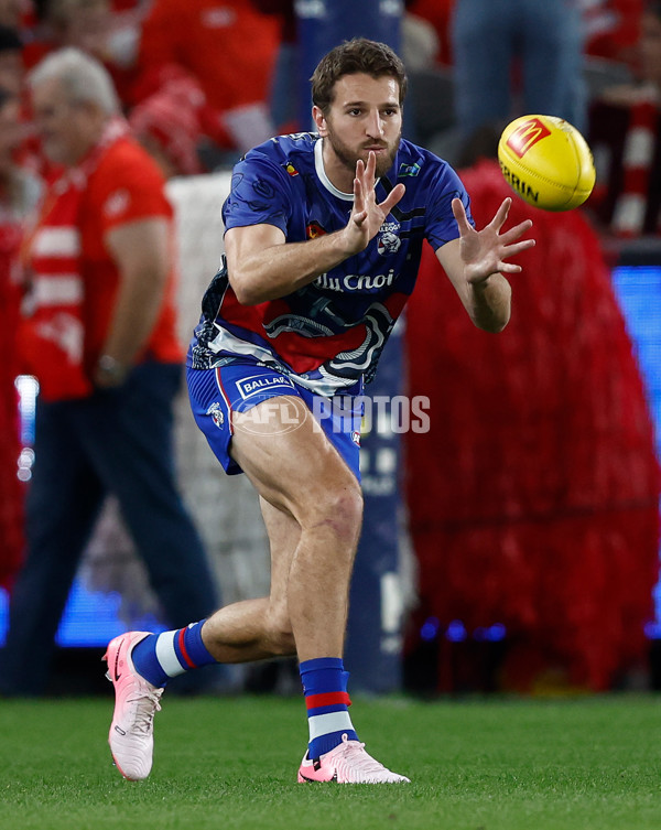AFL 2024 Round 11 - Western Bulldogs v Sydney - A-49613348