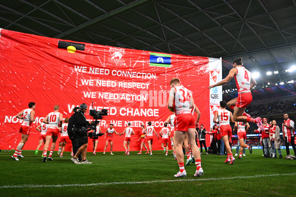 AFL 2024 Round 11 - Western Bulldogs v Sydney - A-49613367