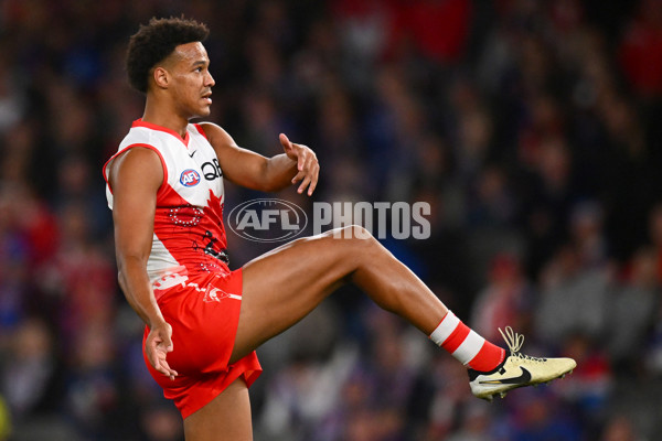 AFL 2024 Round 11 - Western Bulldogs v Sydney - A-49613411